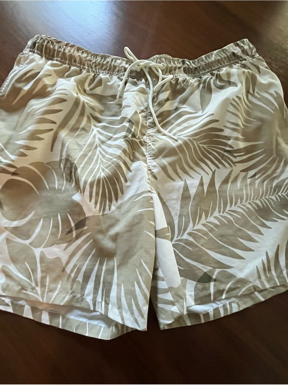 Goodfellow & Co Beige and White Tropical Print Hybrid Shorts - Size XL